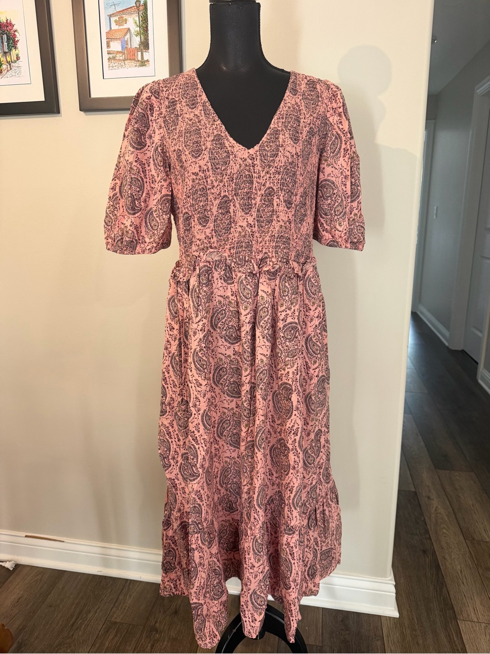Universal Thread Women’s Pink Paisley V-Neck Midi Dress L